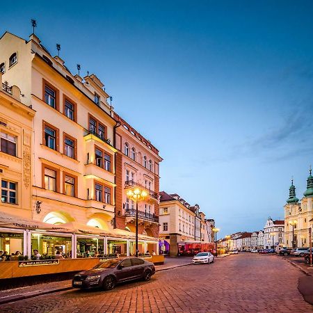 Modern Family Apt. With Central Square Entrance Hradec Kralove Exterior photo