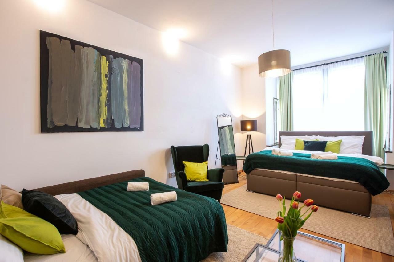 Modern Family Apt. With Central Square Entrance Hradec Kralove Exterior photo