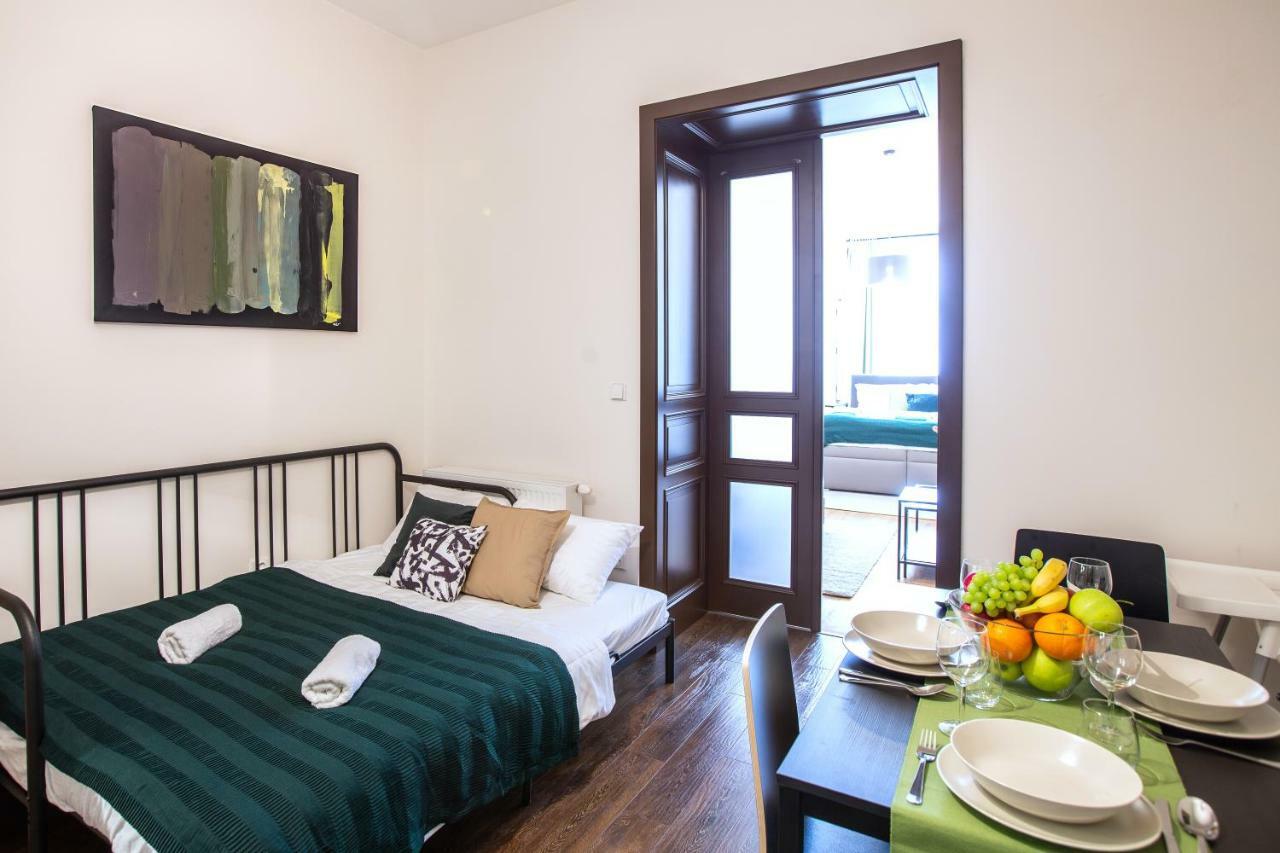 Modern Family Apt. With Central Square Entrance Hradec Kralove Exterior photo