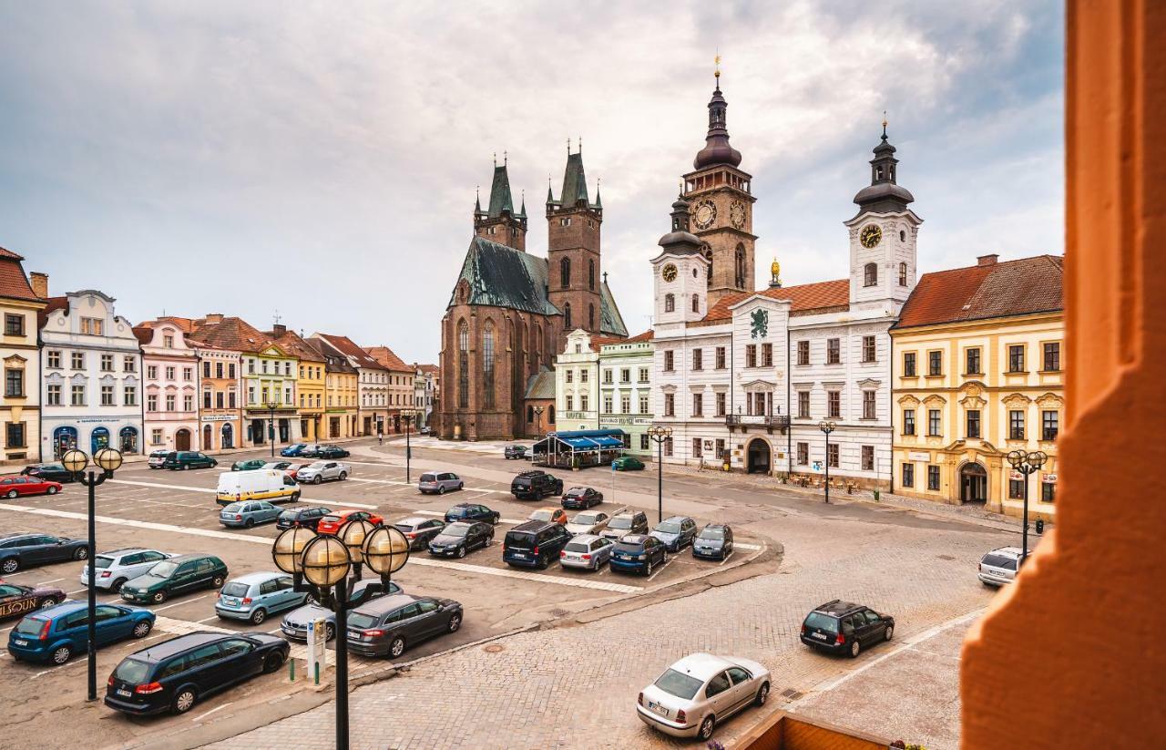 Modern Family Apt. With Central Square Entrance Hradec Kralove Exterior photo