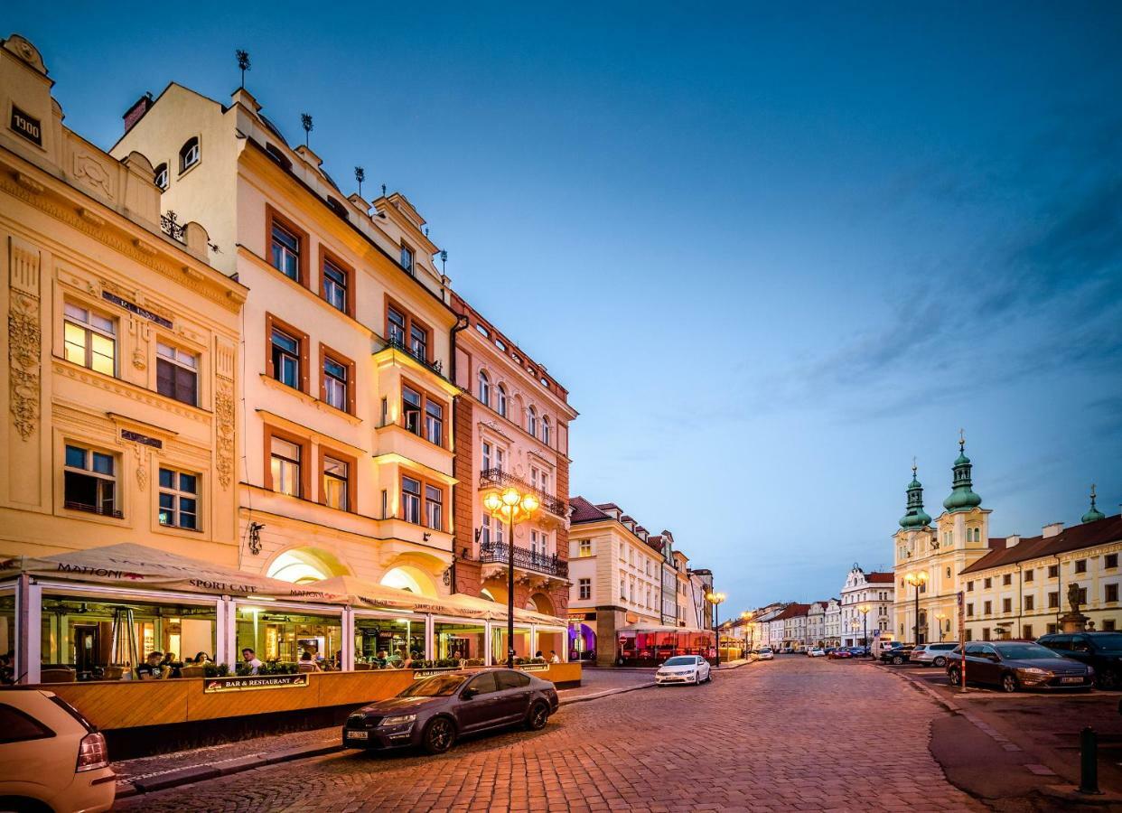 Modern Family Apt. With Central Square Entrance Hradec Kralove Exterior photo