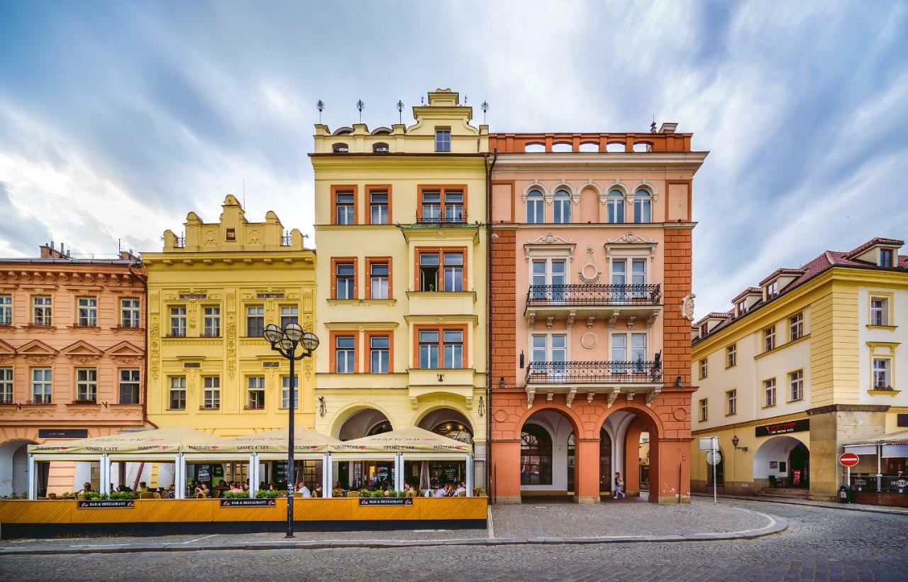 Modern Family Apt. With Central Square Entrance Hradec Kralove Exterior photo